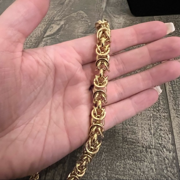 Byzantine Graduated Necklace. Gold tone long statement necklace - Picture 5 of 6